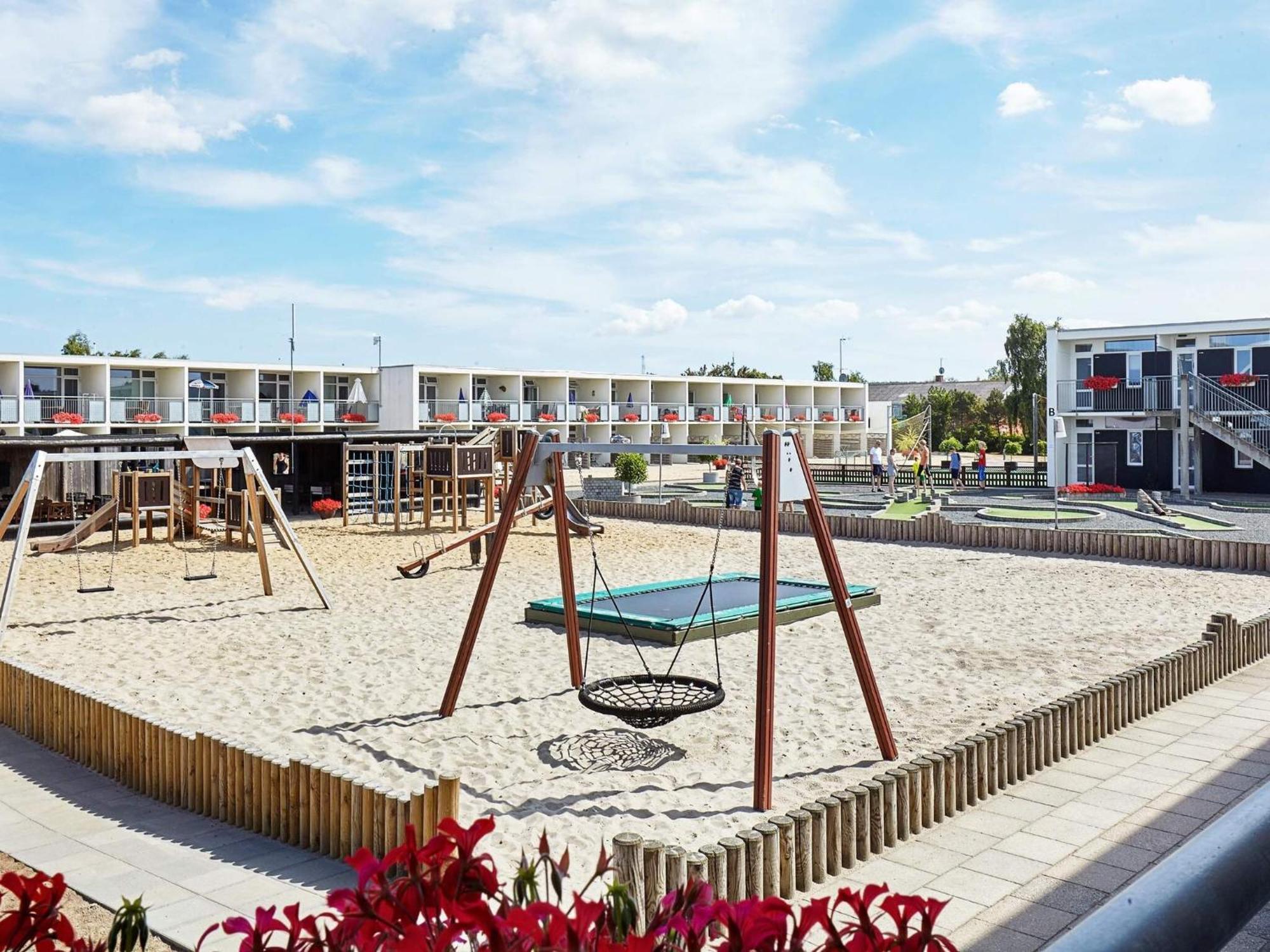 4 Person Holiday Home On A Holiday Park In Glesborg מראה חיצוני תמונה